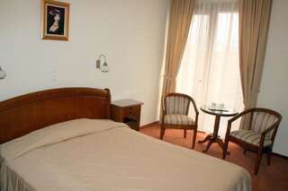 Отель Hotel Sarmis Дева Двухместный номер с 1 кроватью или 2 отдельными кроватями-1